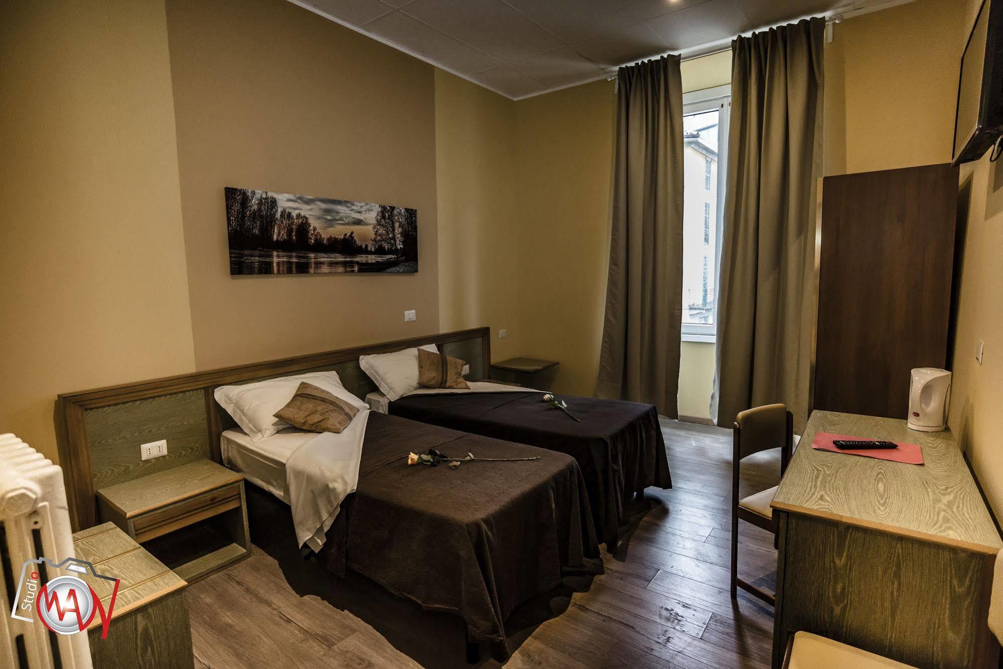 Hotel Moderno Lecco Exterior foto